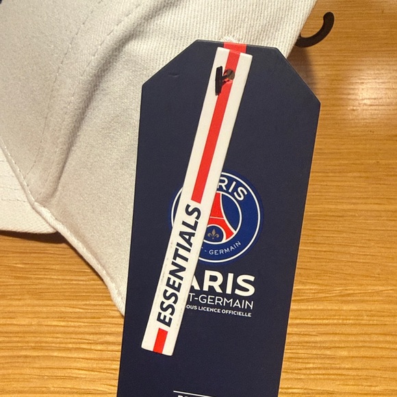 Weeplay White Cap - Picture 4 of 9